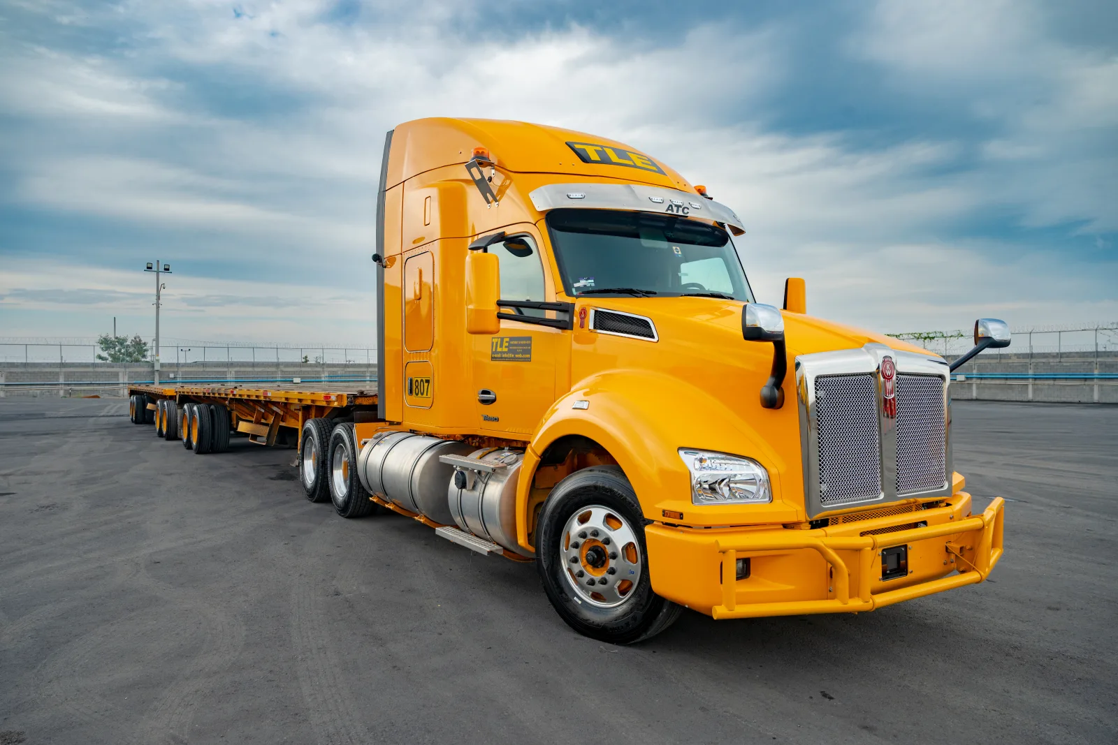 TLE flatbed carrying oversized cargo